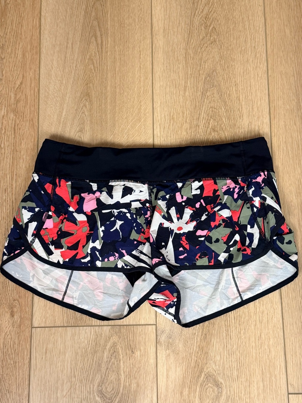 Lululemon Speed Shorts Pop Cut Boom Multi Black Running Size 10